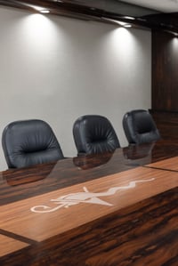 DAN_Viking_Boardroomtable_Walnut_Sycamore_006