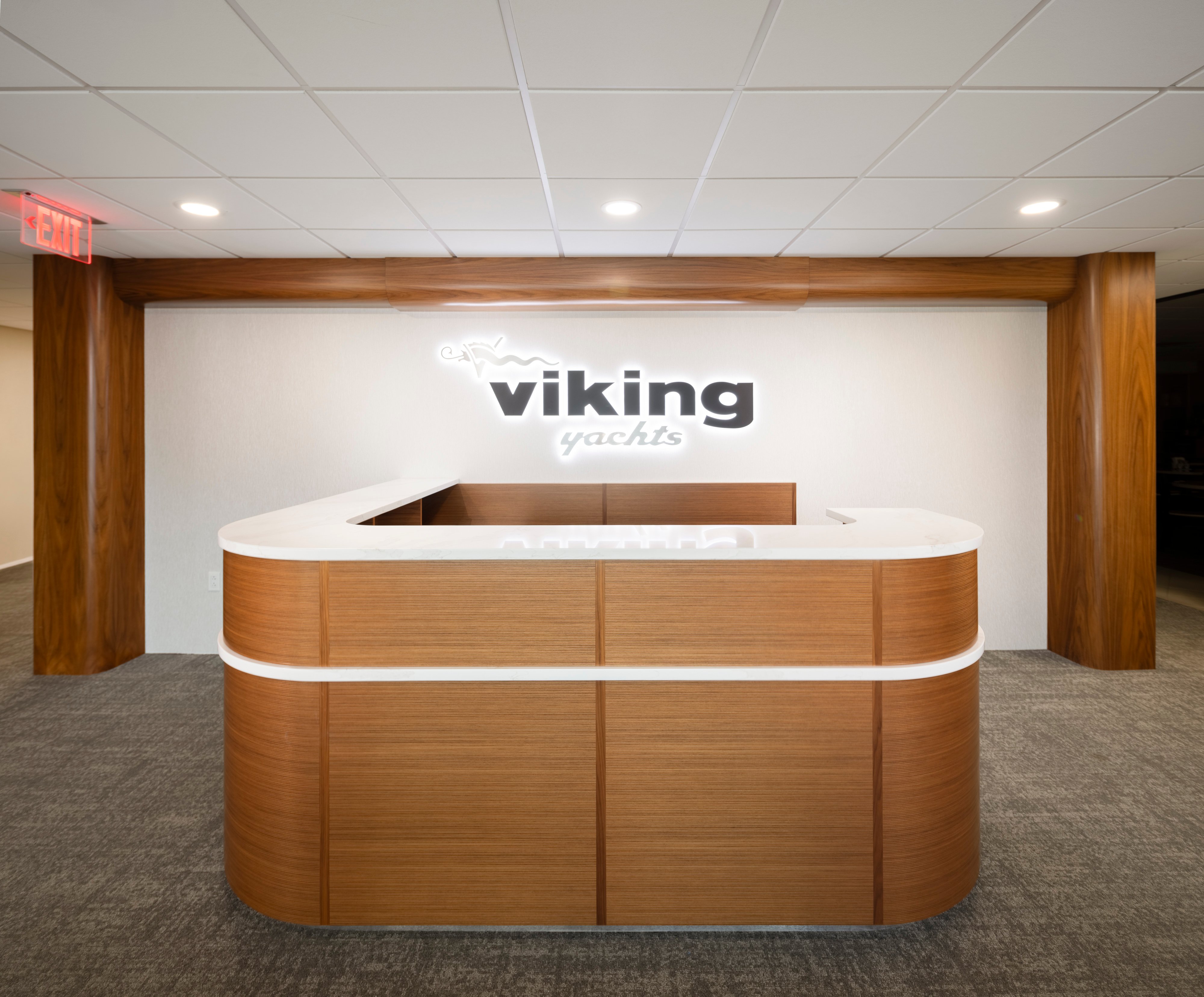 DAN_Viking_Reception_Linea_Walnut_003