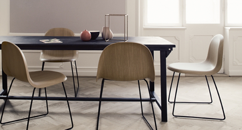 bl9_black_gubi_chair_wood