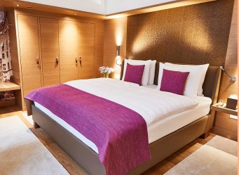 14,000 m² of veneer from the Danzer Linea product line was used in the luxury Hotel Vier Jahreszeiten Kempinski in Munich – including in the Superior Suite bedrooms. 